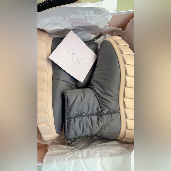 AGL MADE IN ITALY Winter & Rain Boots in Gray and Pink - Picture 6 of 9